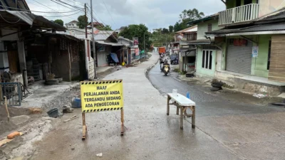 Perbaikan Jalan Raya Pangalengan Terkendala Hujan, Pemudik Nataru Diminta Waspada