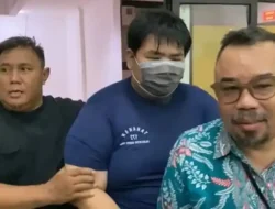 Tampang George Sugama, Anak Bos Toko Roti Penganiaya Pegawai, Saat Jumpa Pers