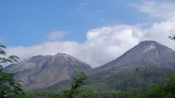 Gunung Lewotobi: Pesona Alam dan Legenda Mistis di Flores