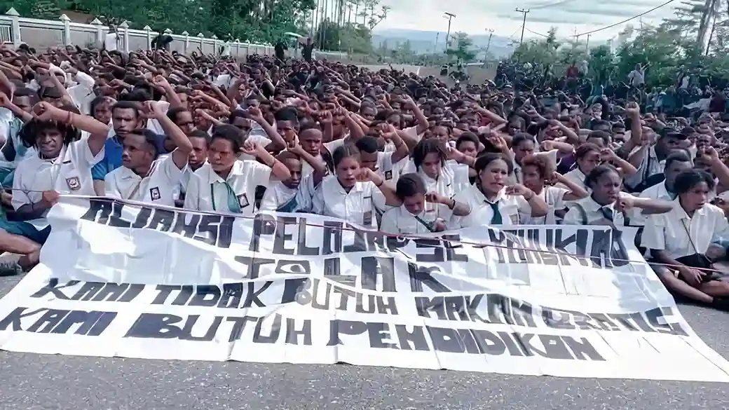 Pelajar papua demo tolak MBG